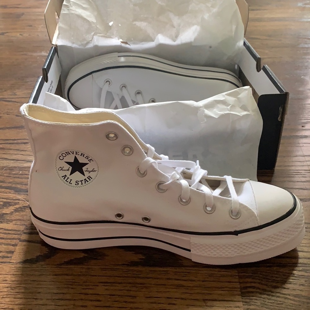 White Chuck Taylor All Star Lift Platform Canvas Women’s 9.5